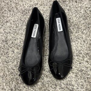 Steve Madden patent black Flats with Bow